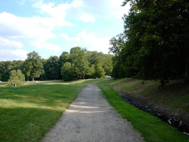 Espace vert autour de l'tang de Bailly