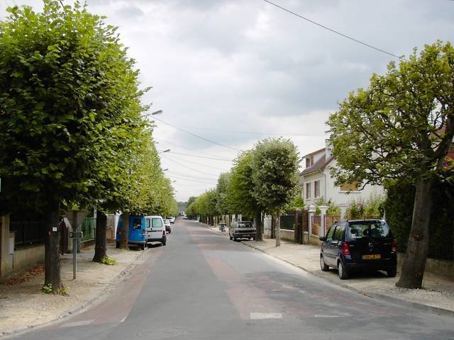 Boulevard de la Marne - Vu du rond point limitrophe  Gournay