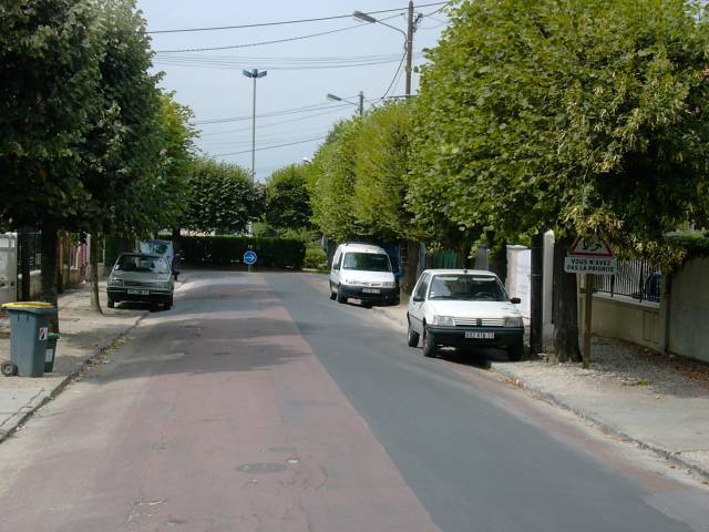 Boulevard de la Marne - Vu du croisement avec la rue des Roseaux en direction de Gournay