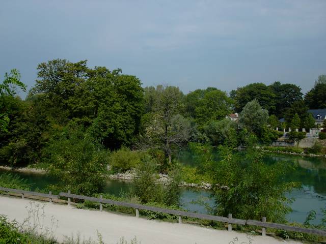 La Marne - Vue de la partie pitonnire de la promenade de Patis