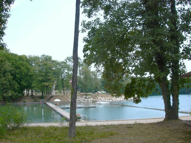 Centre de loisirs - Vu du chemin de la Rivire